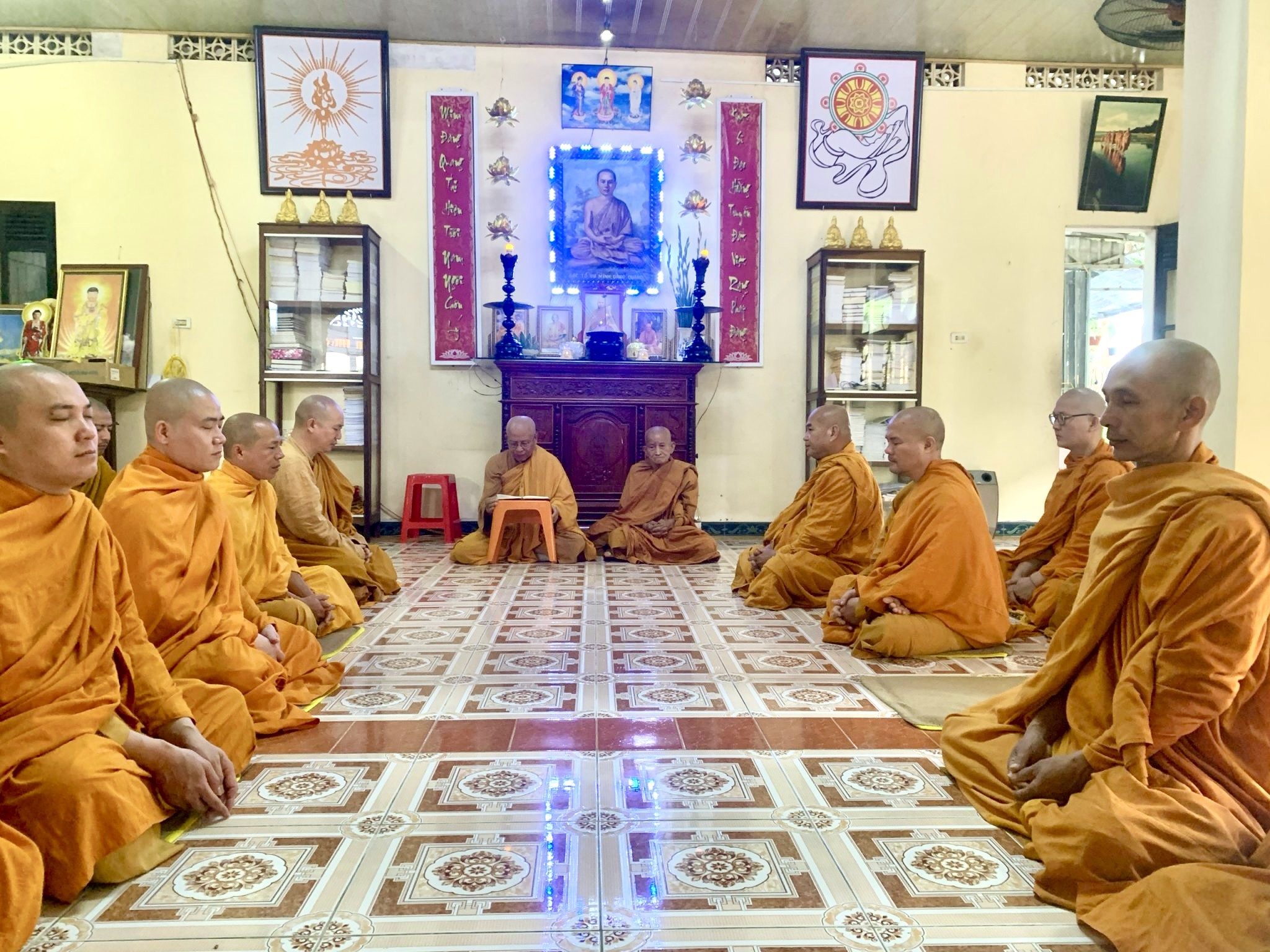 Tuy Phước: Chư Tăng Khất sĩ tỉnh Bình Định trang nghiêm lễ Bố tát, tụng giới định kỳ.